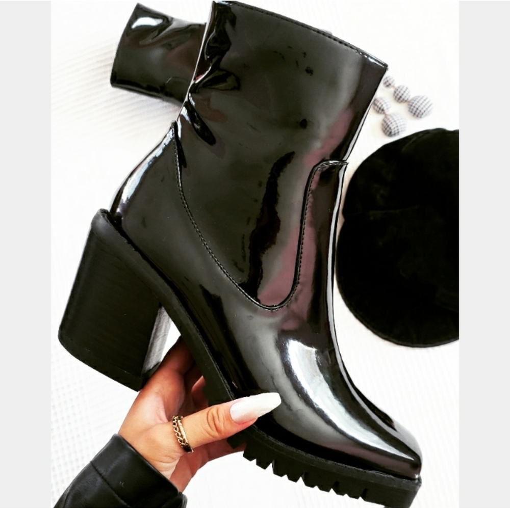 🆕️Sleigh Ride collection// Black Bootie - Picture 5 of 8